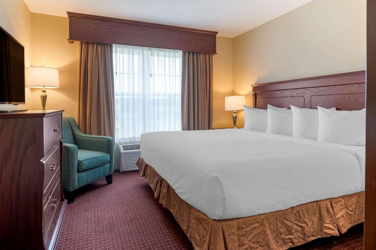 Best Western Plus Fredericton Hotel&Suites Exterior foto
