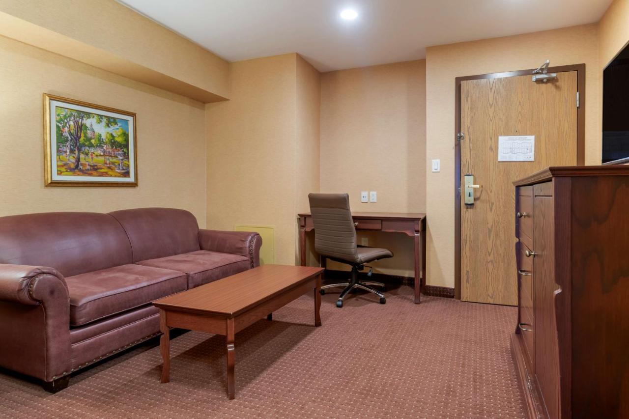 Best Western Plus Fredericton Hotel&Suites Exterior foto